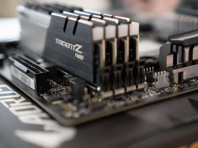 RAM TridentZ RGB DDR4 in MB for better Memory Clock 